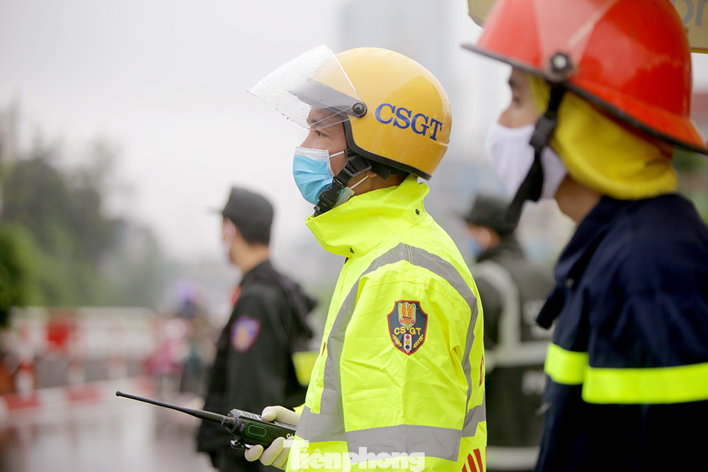 Các chốt giám sát COVID-19 cửa ngõ Thủ đô hoạt động ra sao? ảnh 2