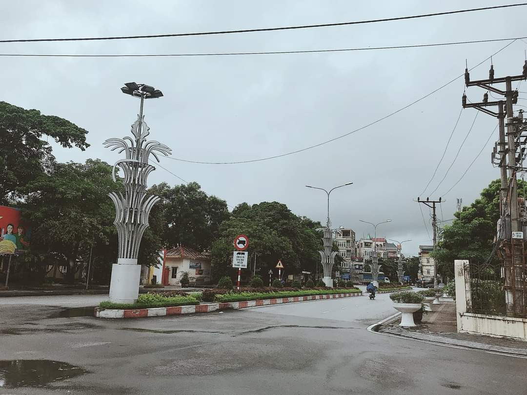 Thành phố Hải Dương vắng lặng ngày đầu giãn cách toàn xã hội ảnh 8