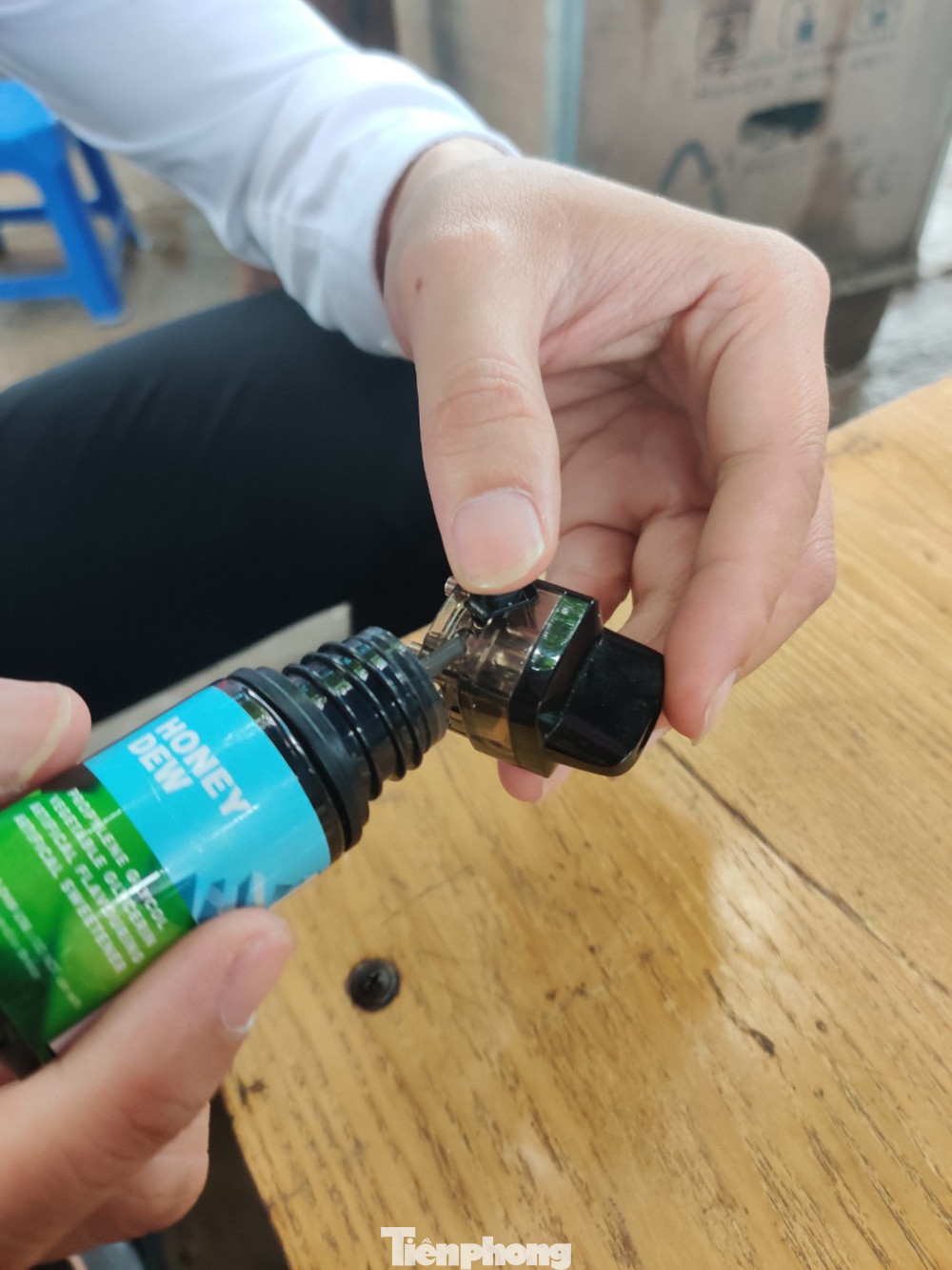 Thuốc lá điện tử 'tấn công' người trẻ ảnh 10