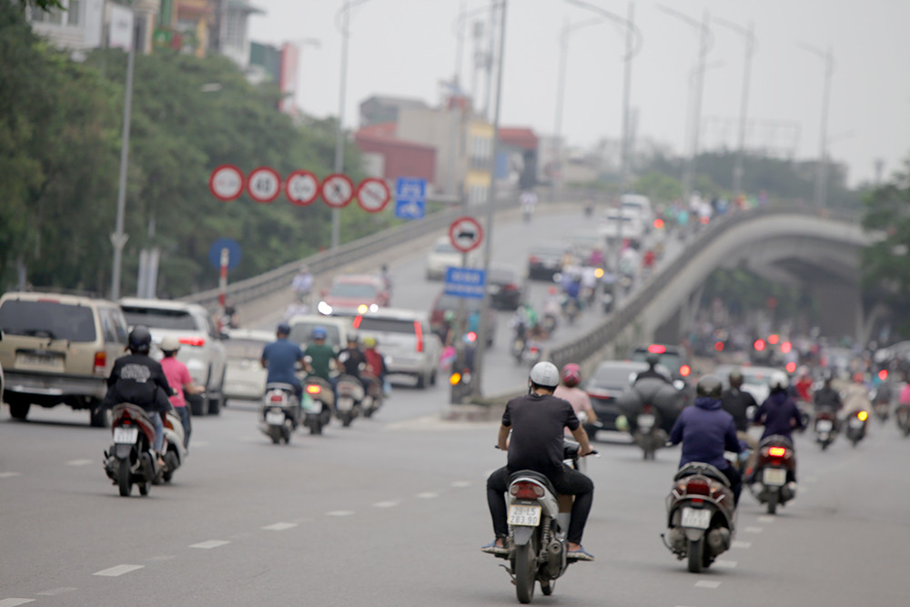 Hà Nội đã tắc đường dù chưa hết 'cách ly xã hội' ảnh 5