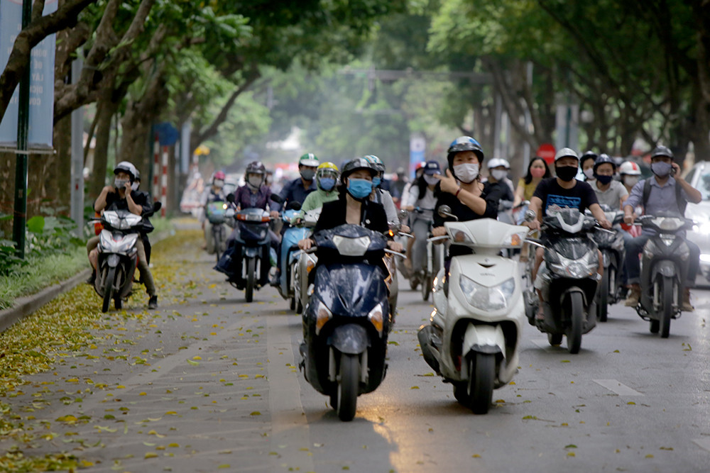 Hà Nội đã tắc đường dù chưa hết 'cách ly xã hội' ảnh 8