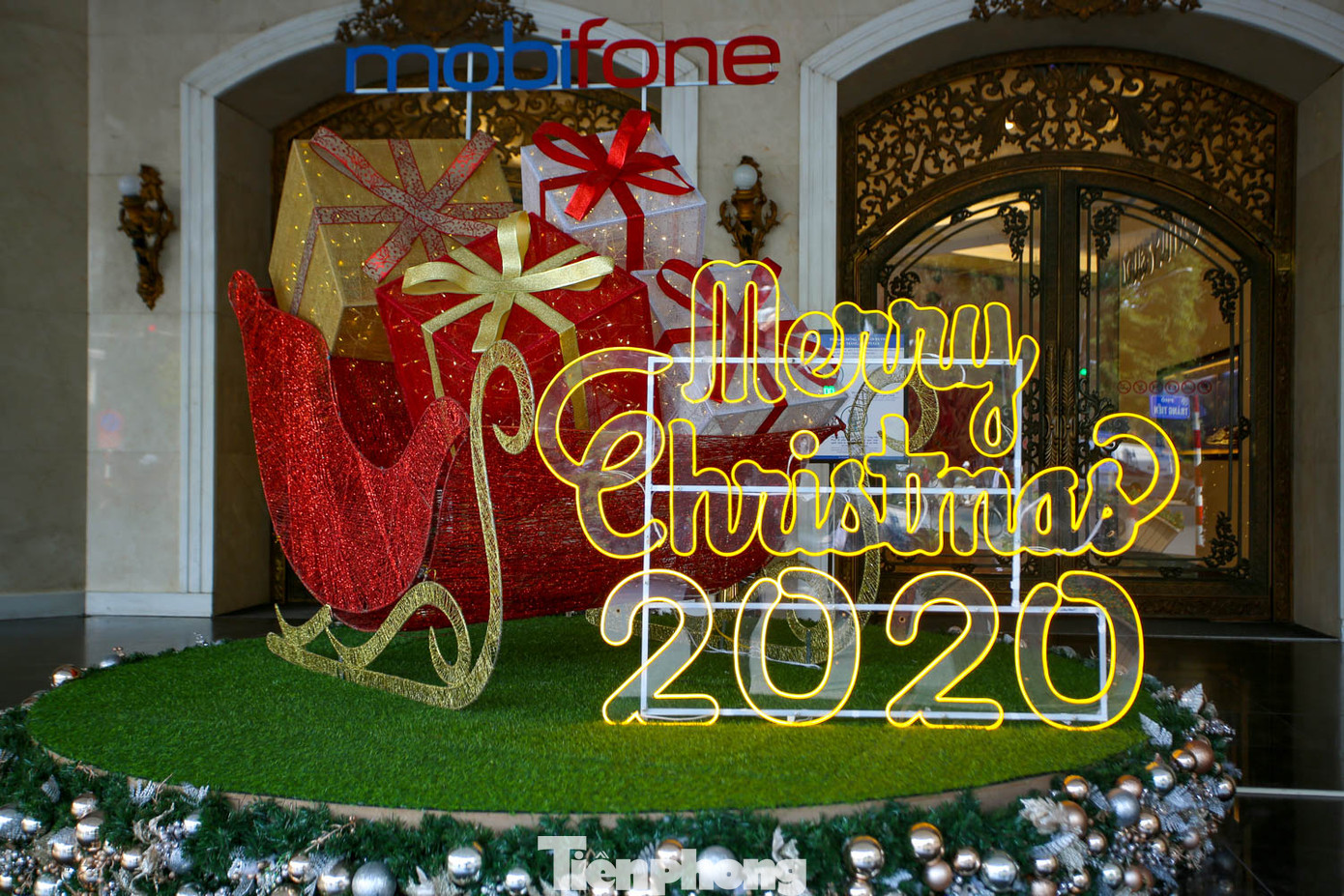 Mùa Giáng sinh về trên đường phố Hà Nội ảnh 15