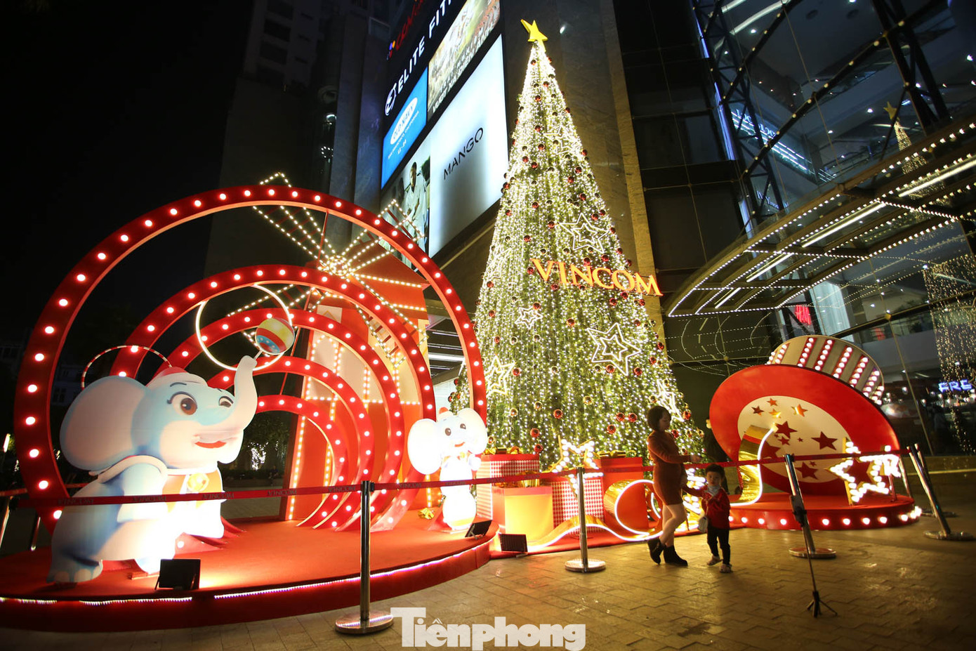 Mùa Giáng sinh về trên đường phố Hà Nội ảnh 4