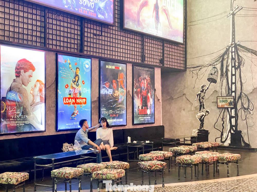 Đua nhau tung khuyến mãi, các rạp phim vẫn đìu hiu hậu giãn cách ảnh 3