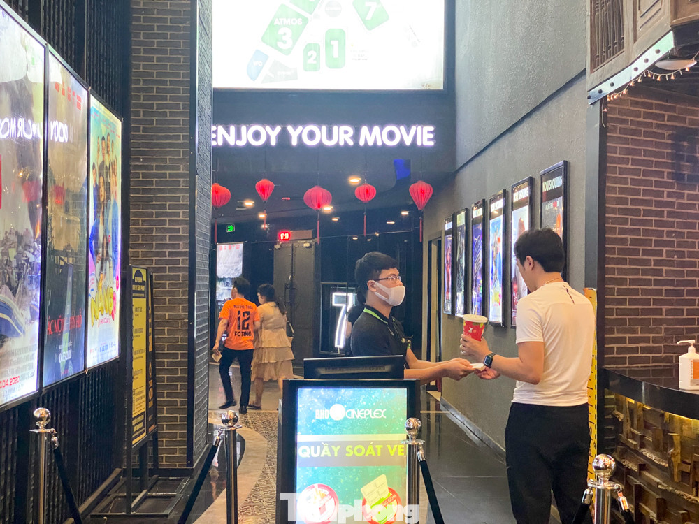 Đua nhau tung khuyến mãi, các rạp phim vẫn đìu hiu hậu giãn cách ảnh 15