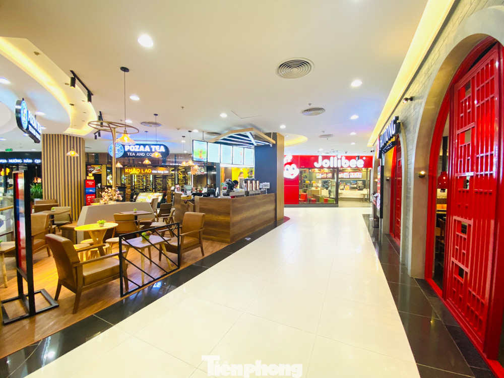 Trung tâm thương mại ở Hà Nội vẫn đìu hiu sau giãn cách xã hội ảnh 4