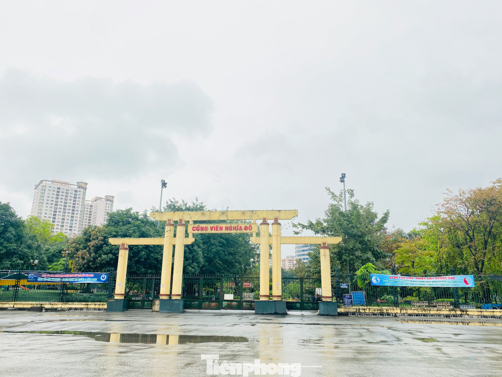 Hà Nội vắng lặng trong ngày đầu xử phạt các trường hợp vi phạm hạn chế ra ngoài ảnh 8