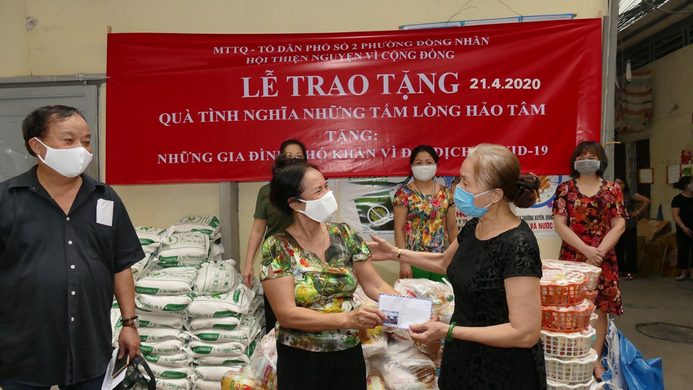 Những tấm lòng thiện nguyện sưởi ấm tình người mùa dịch COVID-19 ảnh 9