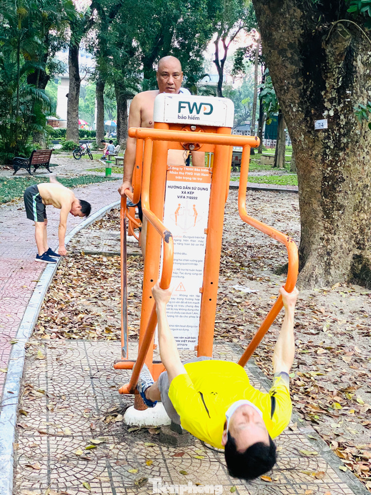 Thấy gì ở Công viên Thống Nhất sau 1 tháng đóng cửa phòng COVID-19 ảnh 2