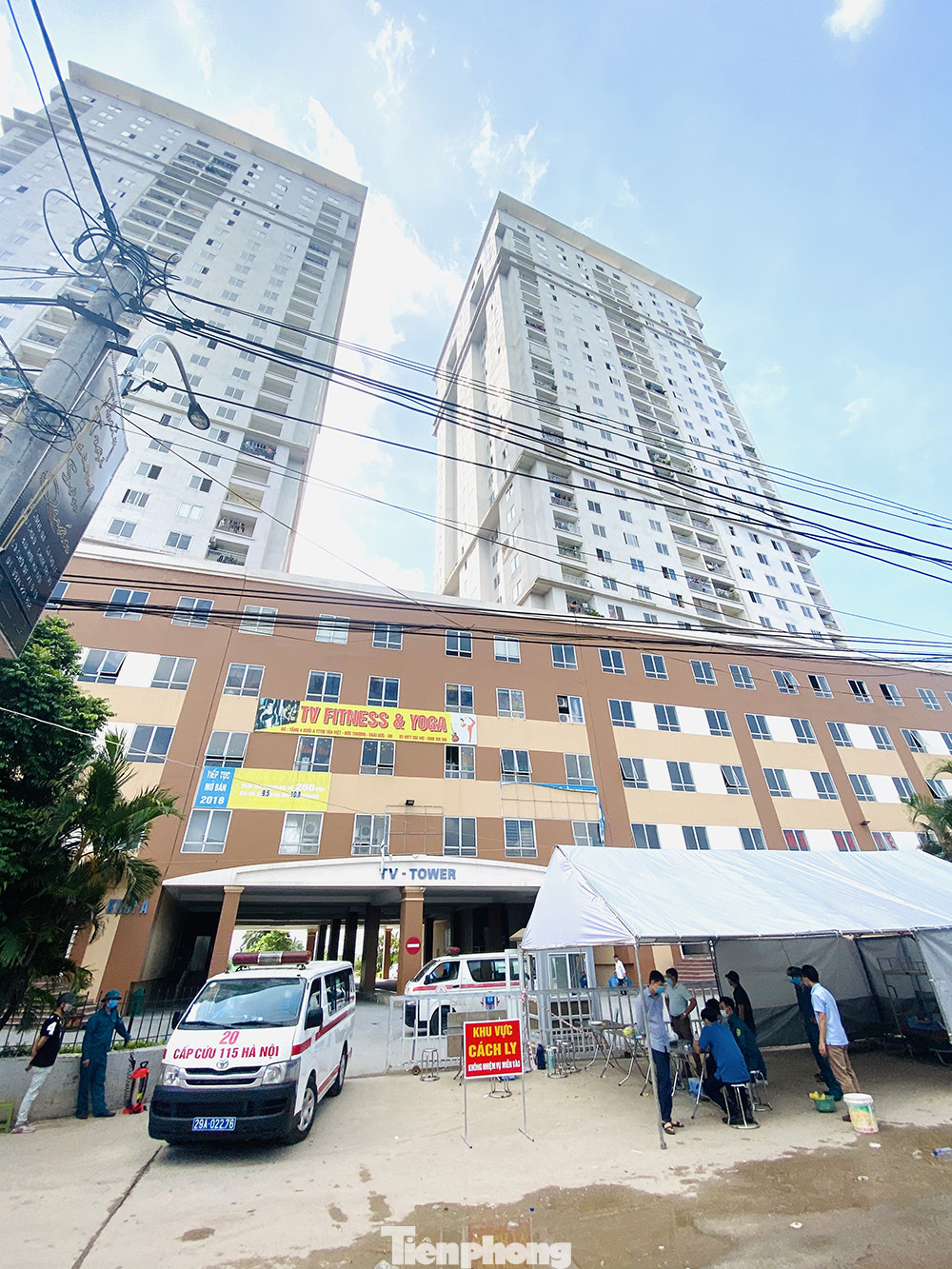 Hà Nội phong toả chung cư hơn 1.000 dân liên quan ca mắc COVID-19 ảnh 2