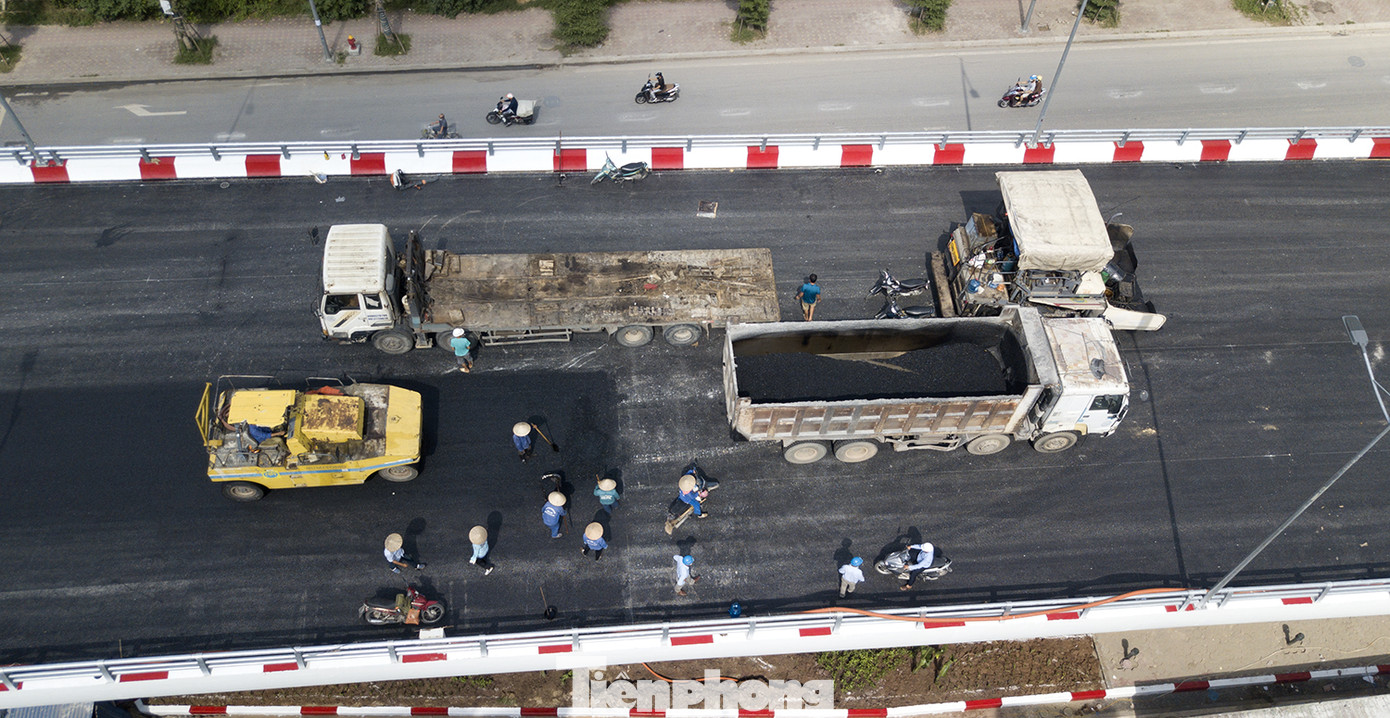 Nhìn gần cây cầu vượt quy mô lớn nhất Hà Nội sắp thông xe ảnh 2