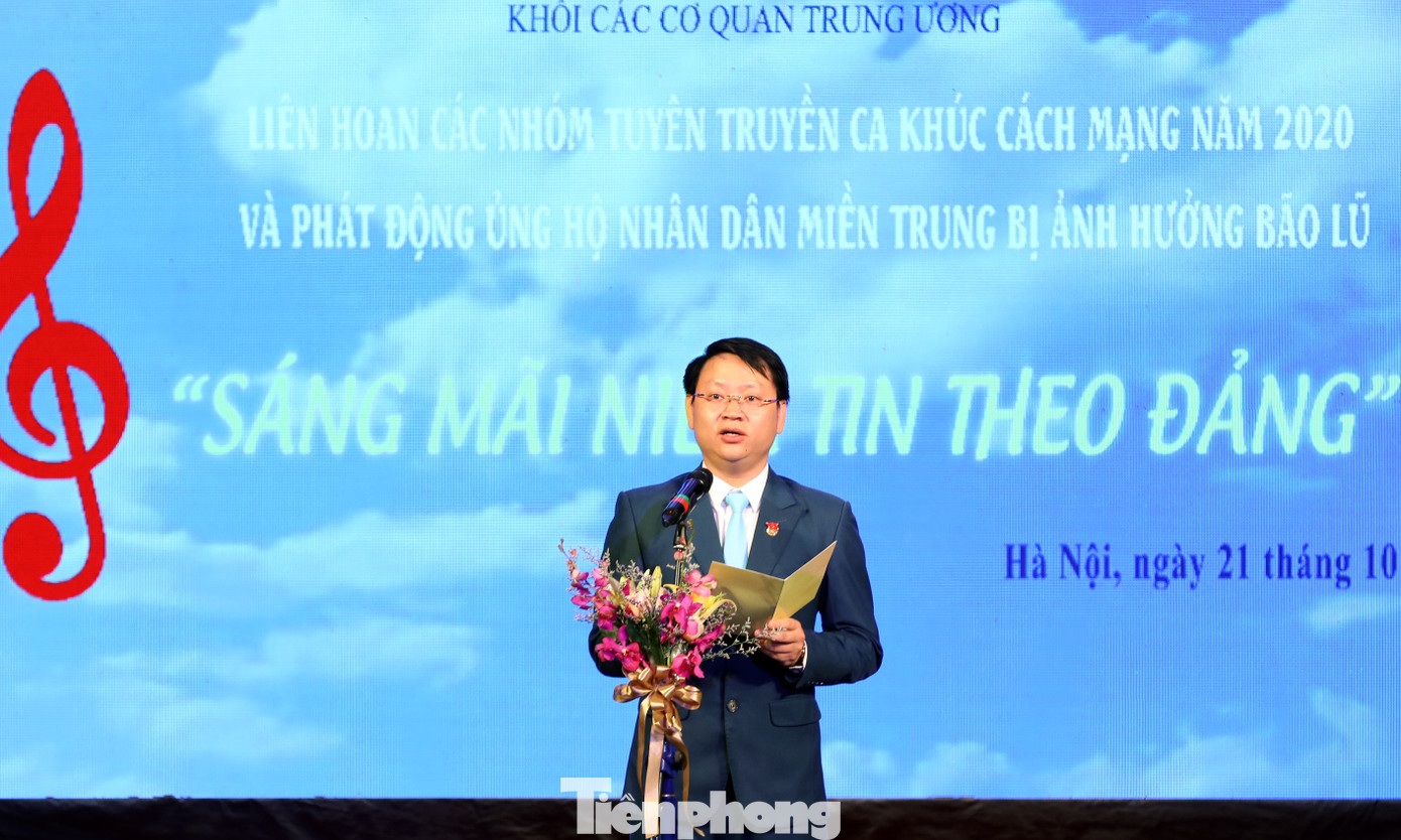 Liên hoan ca khúc cách mạng ủng hộ đồng bào lũ lụt miền Trung ảnh 2