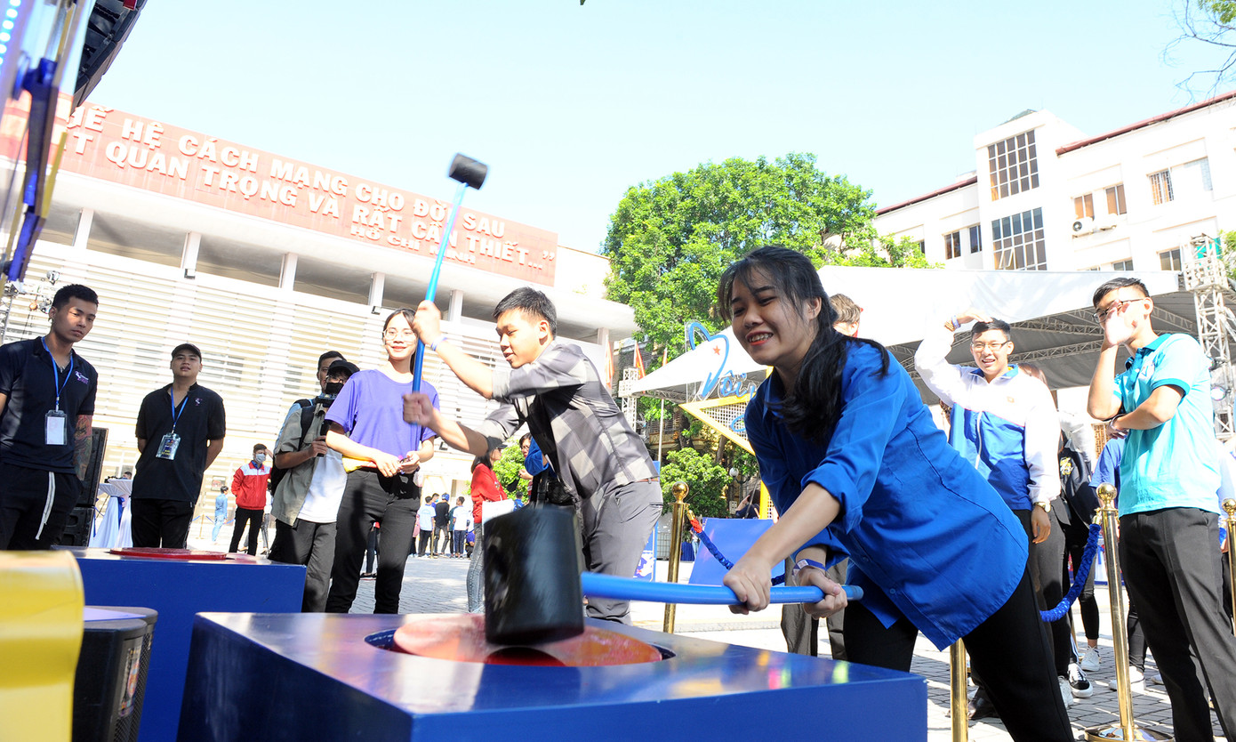 Sôi nổi ngày hội 'Tôi yêu Tổ quốc tôi' tại Hà Nội ảnh 9