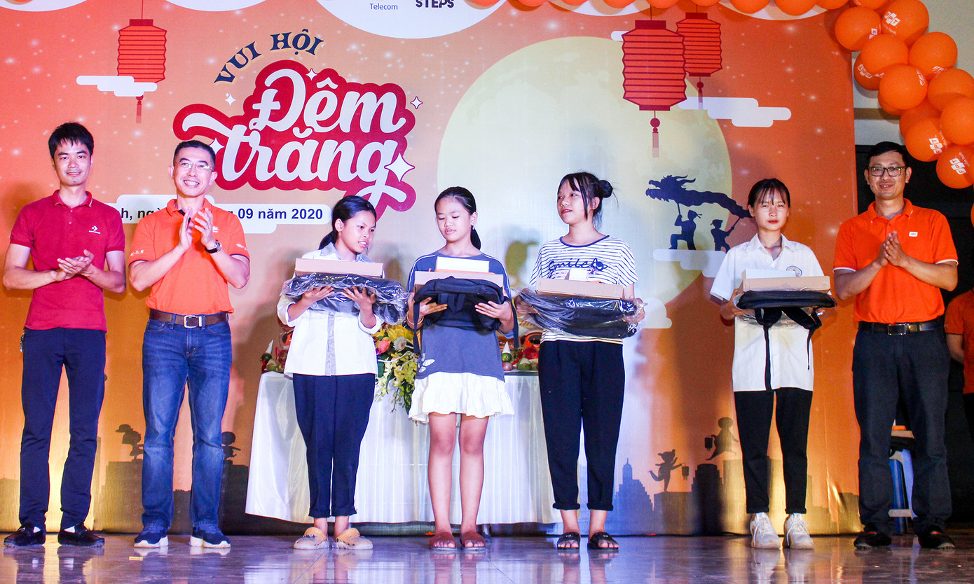 3.000 suất quà tặng thiếu nhi 'Vui hội đêm trăng' ảnh 1