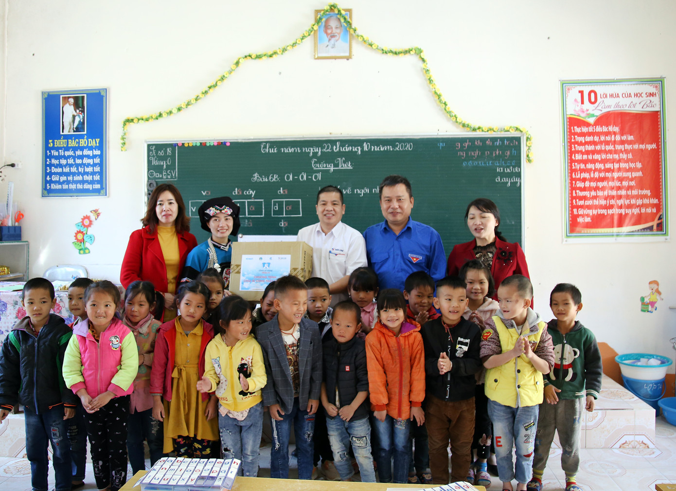 Cô giáo dân tộc 'gieo chữ' trên vùng đất khát ảnh 3