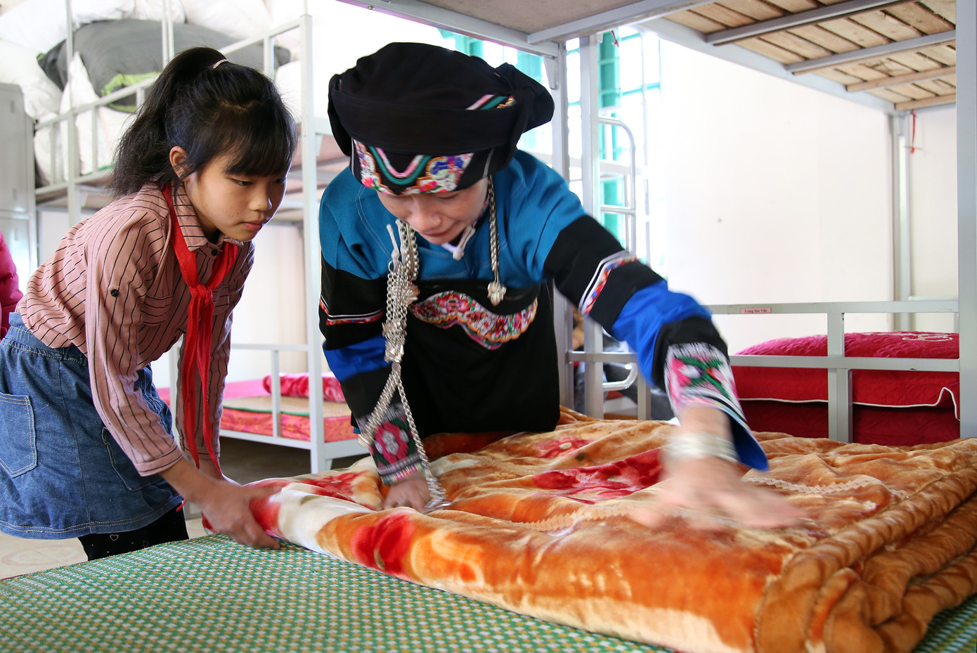 Cô giáo dân tộc 'gieo chữ' trên vùng đất khát ảnh 2