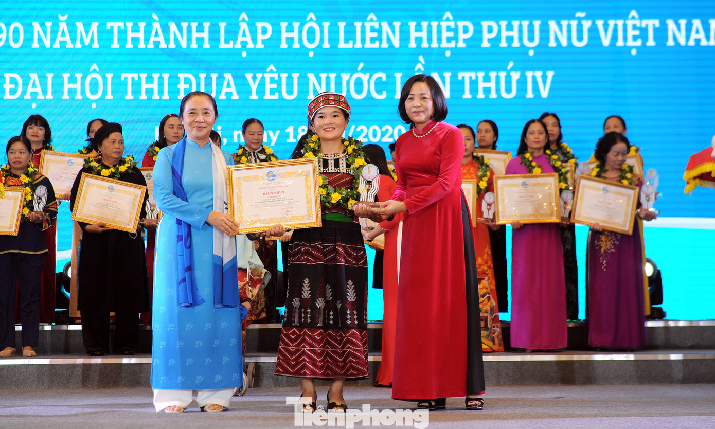 Kỷ niệm 90 năm thành lập Hội LHPN Việt Nam và đại hội thi đua yêu nước ảnh 11