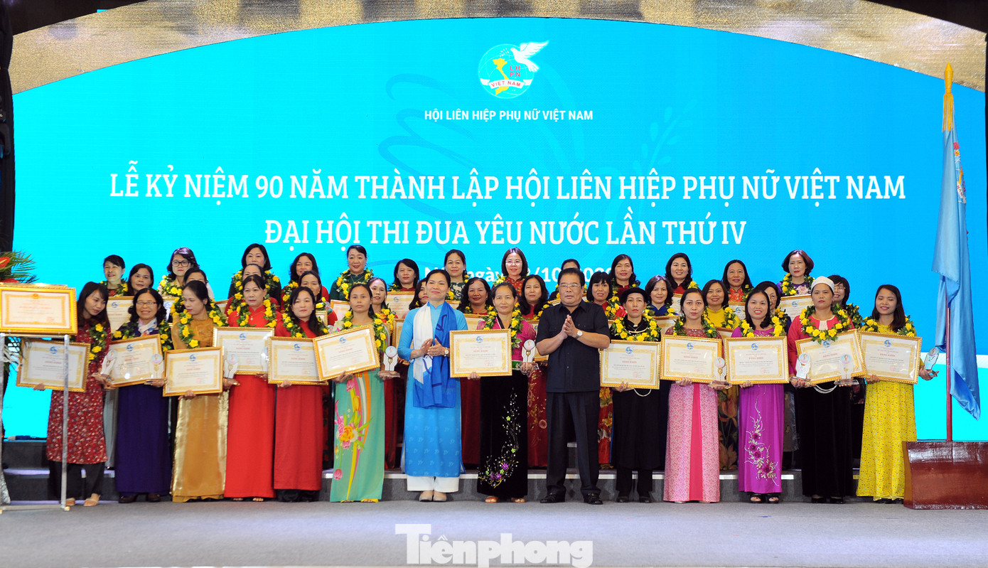 Kỷ niệm 90 năm thành lập Hội LHPN Việt Nam và đại hội thi đua yêu nước ảnh 10