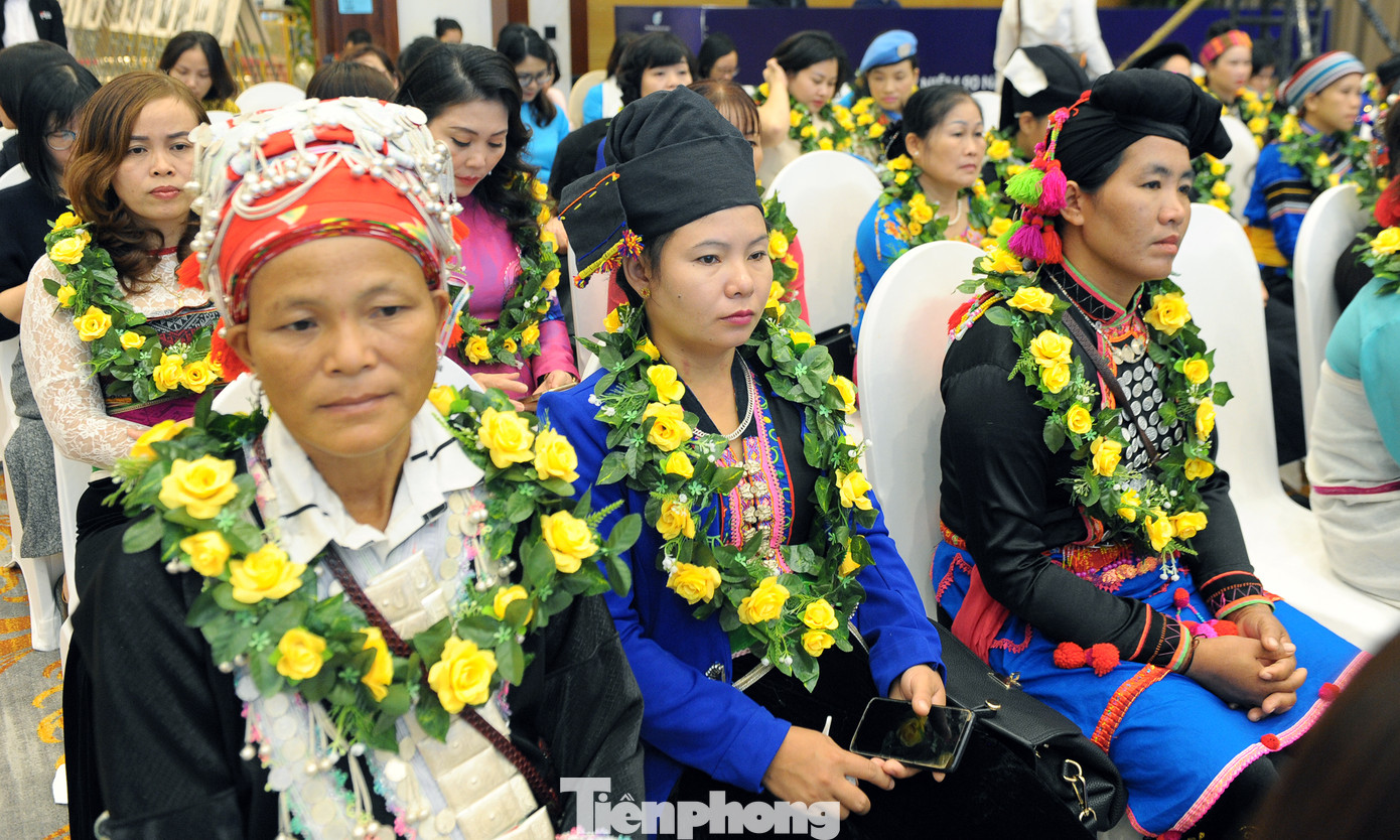 Kỷ niệm 90 năm thành lập Hội LHPN Việt Nam và đại hội thi đua yêu nước ảnh 6