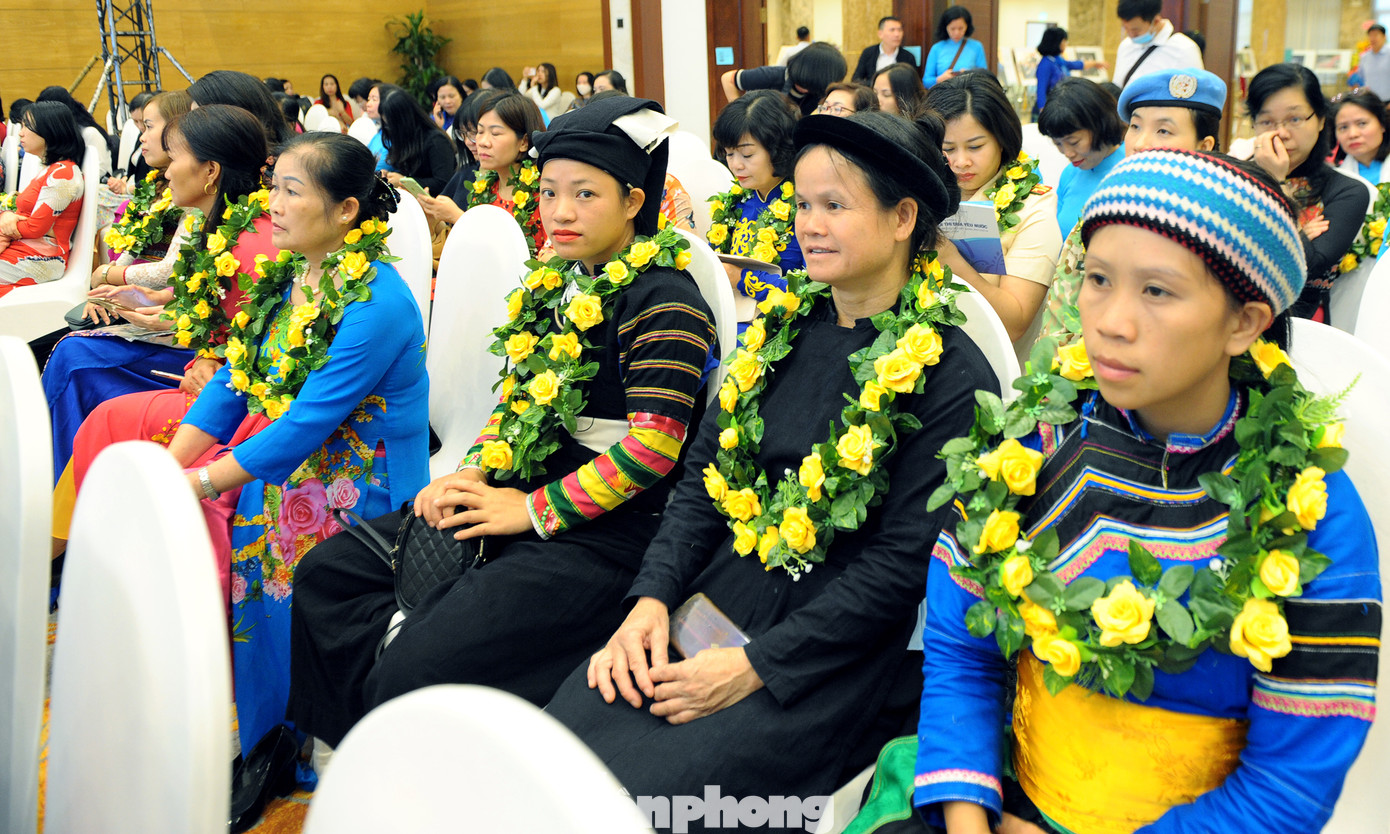 Kỷ niệm 90 năm thành lập Hội LHPN Việt Nam và đại hội thi đua yêu nước ảnh 7