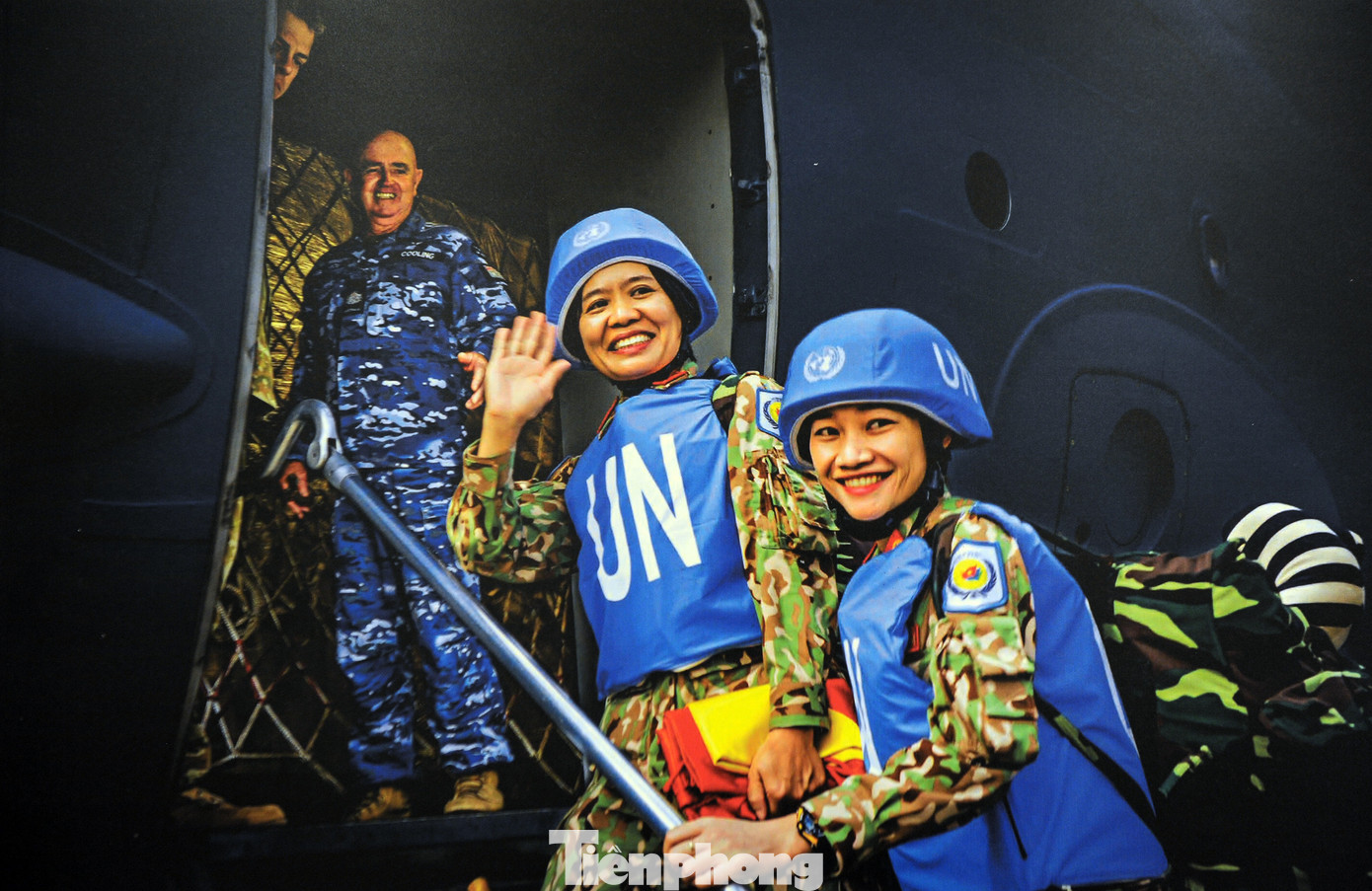 Khoảnh khắc phụ nữ Việt Nam từ 'bông hồng thép' đến 'cô gái vàng' ảnh 8