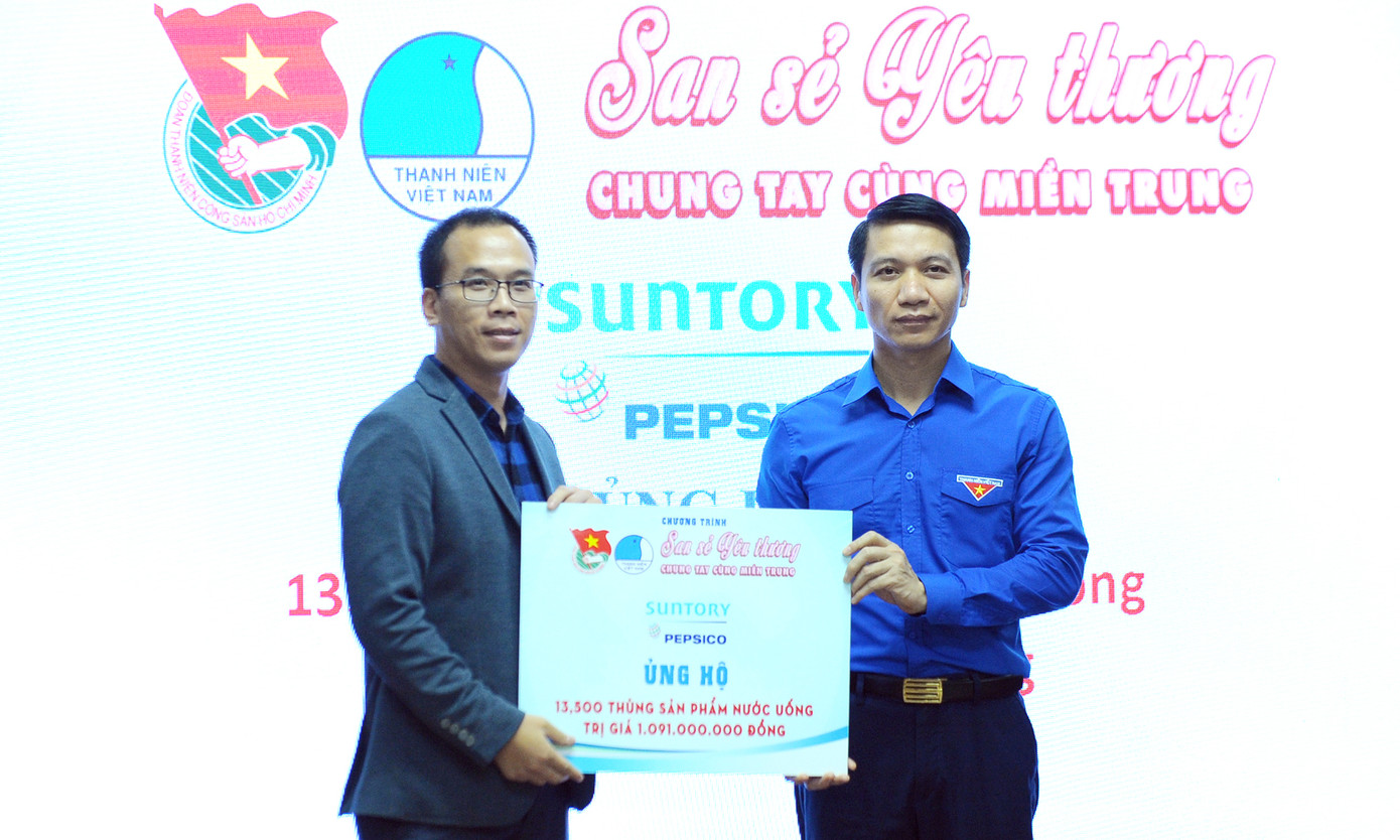 T.Ư Đoàn quyên góp hơn 20 tỉ đồng hỗ trợ đồng bào miền Trung bị lũ lụt ảnh 4