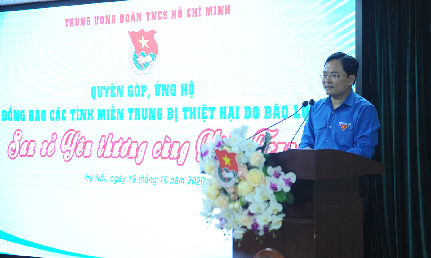 T.Ư Đoàn quyên góp hơn 20 tỉ đồng hỗ trợ đồng bào miền Trung bị lũ lụt ảnh 1