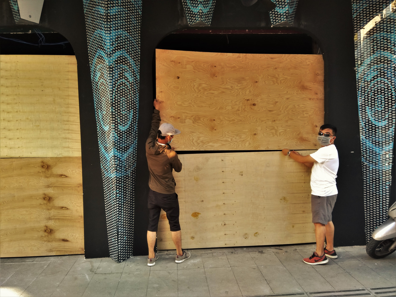 Phố Tây ngày cuối năm 'đóng cửa' phòng chống COVID-19 ảnh 9