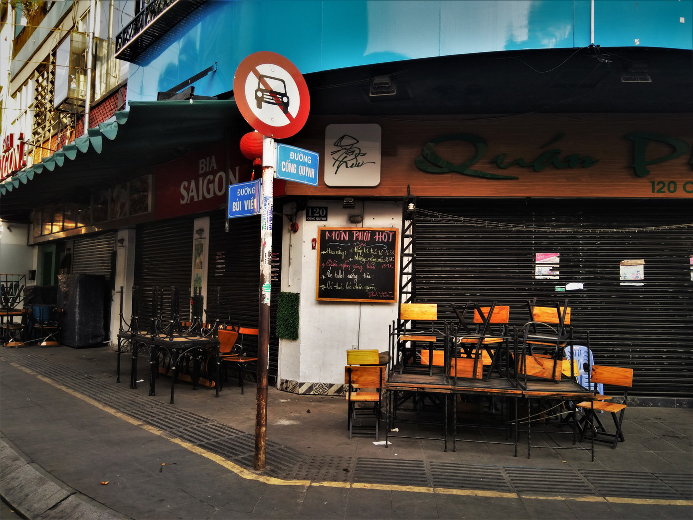 Phố Tây ngày cuối năm 'đóng cửa' phòng chống COVID-19 ảnh 4