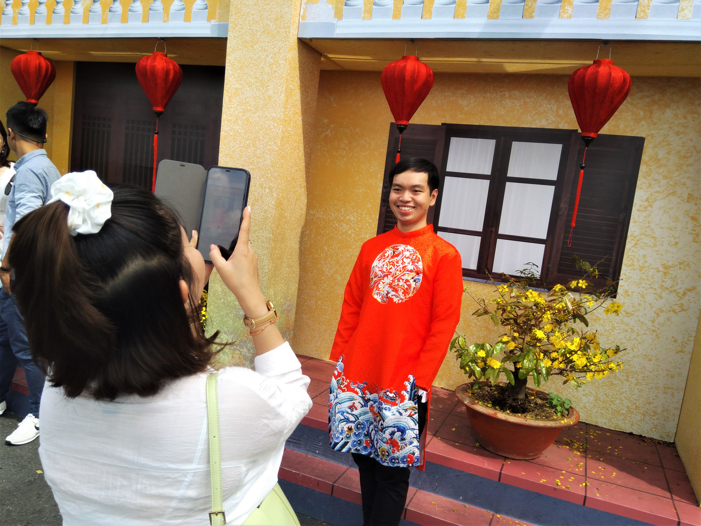 Độc đáo đường xuân đa quốc tịch lần đầu tiên tổ chức ở TPHCM ảnh 7