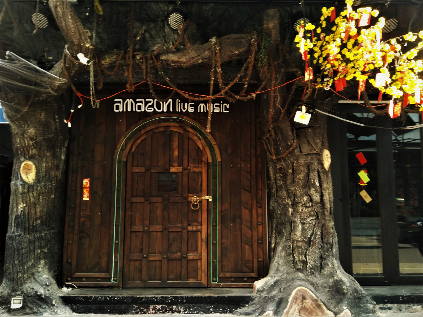 Phố Tây ngày cuối năm 'đóng cửa' phòng chống COVID-19 ảnh 8