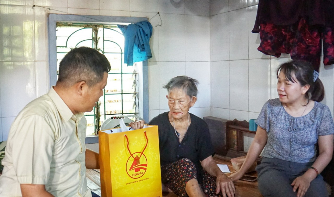 Hơn 100 tuổi, mẹ Việt Nam Anh hùng vẫn nấu cơm, quét nhà ảnh 2