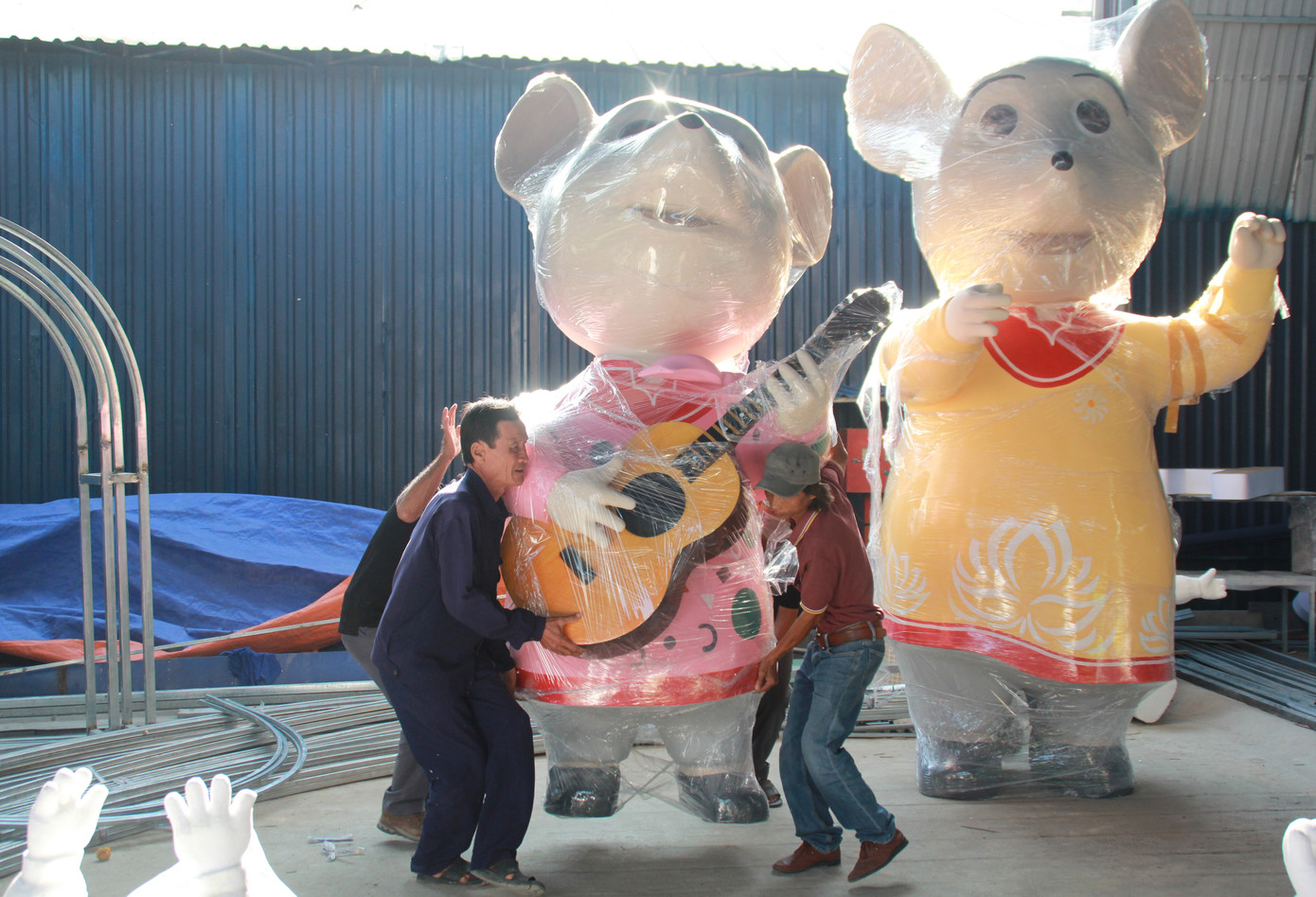 Hé lộ tạo hình nhà chuột tại đường hoa Tết ở phố Nguyễn Huệ ảnh 1