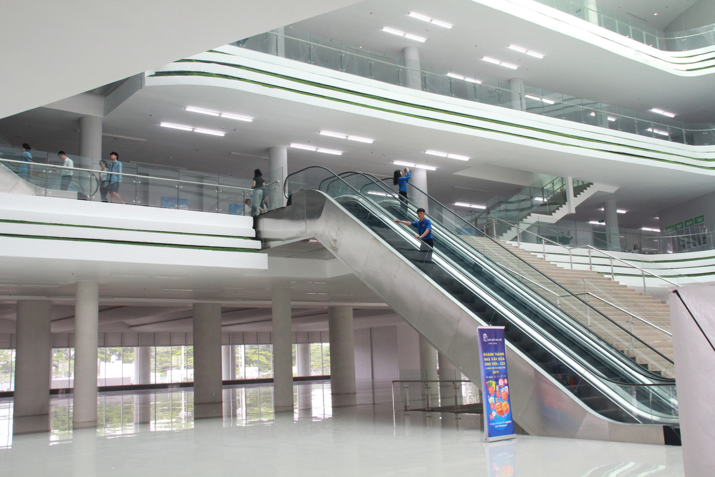 Nhìn gần Nhà Văn hóa Sinh viên TPHCM mới trên 400 tỷ đồng ảnh 1