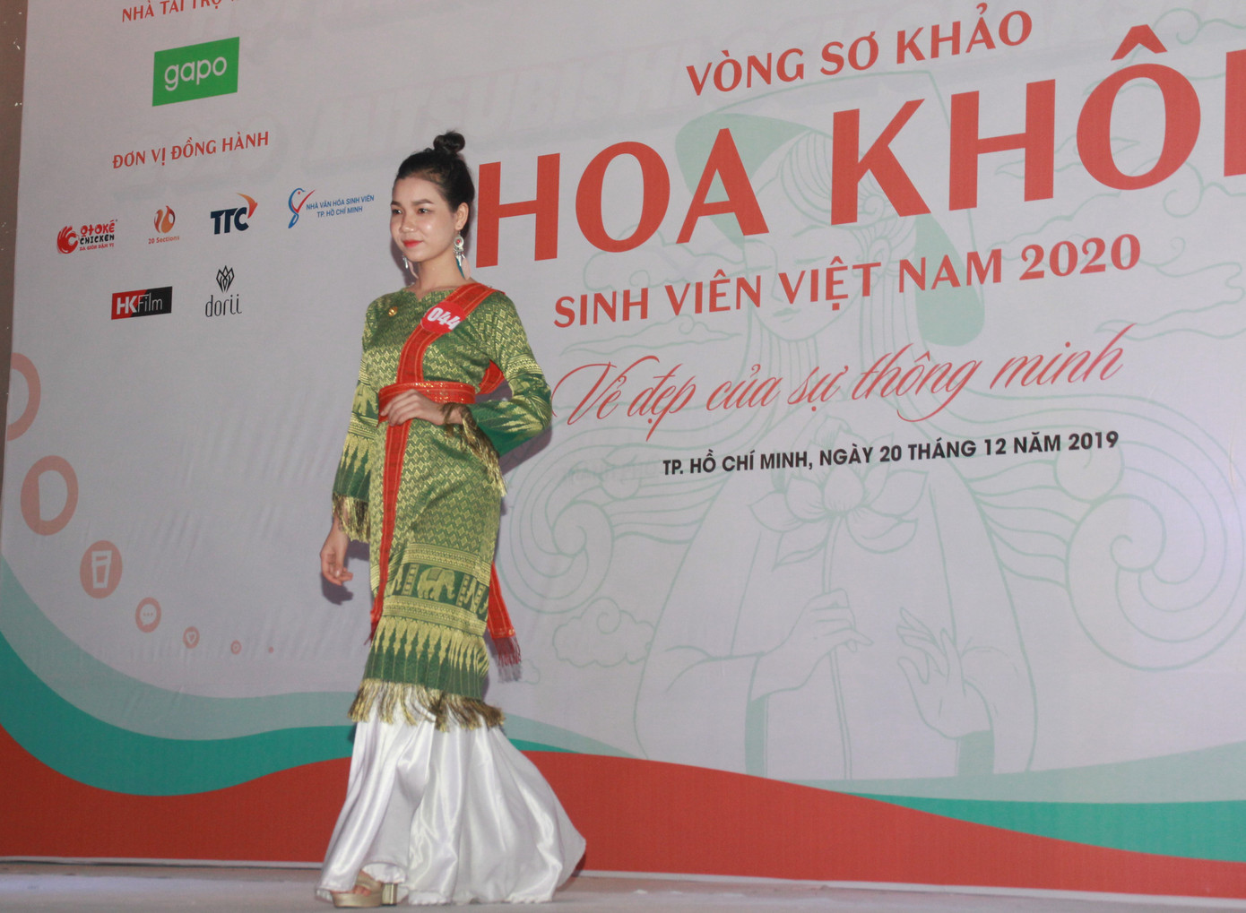 Nữ sinh Chăm mặc áo dài mẹ may thi Hoa khôi Sinh viên Việt Nam 2020 ảnh 10