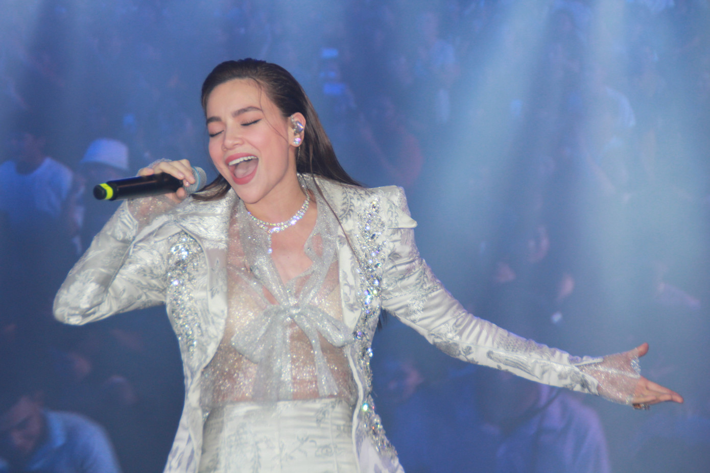 Hà Hồ, Thu Minh và các ban nhạc quốc tế hút nghìn khán giả 'cháy' đến 12 giờ đêm ảnh 13