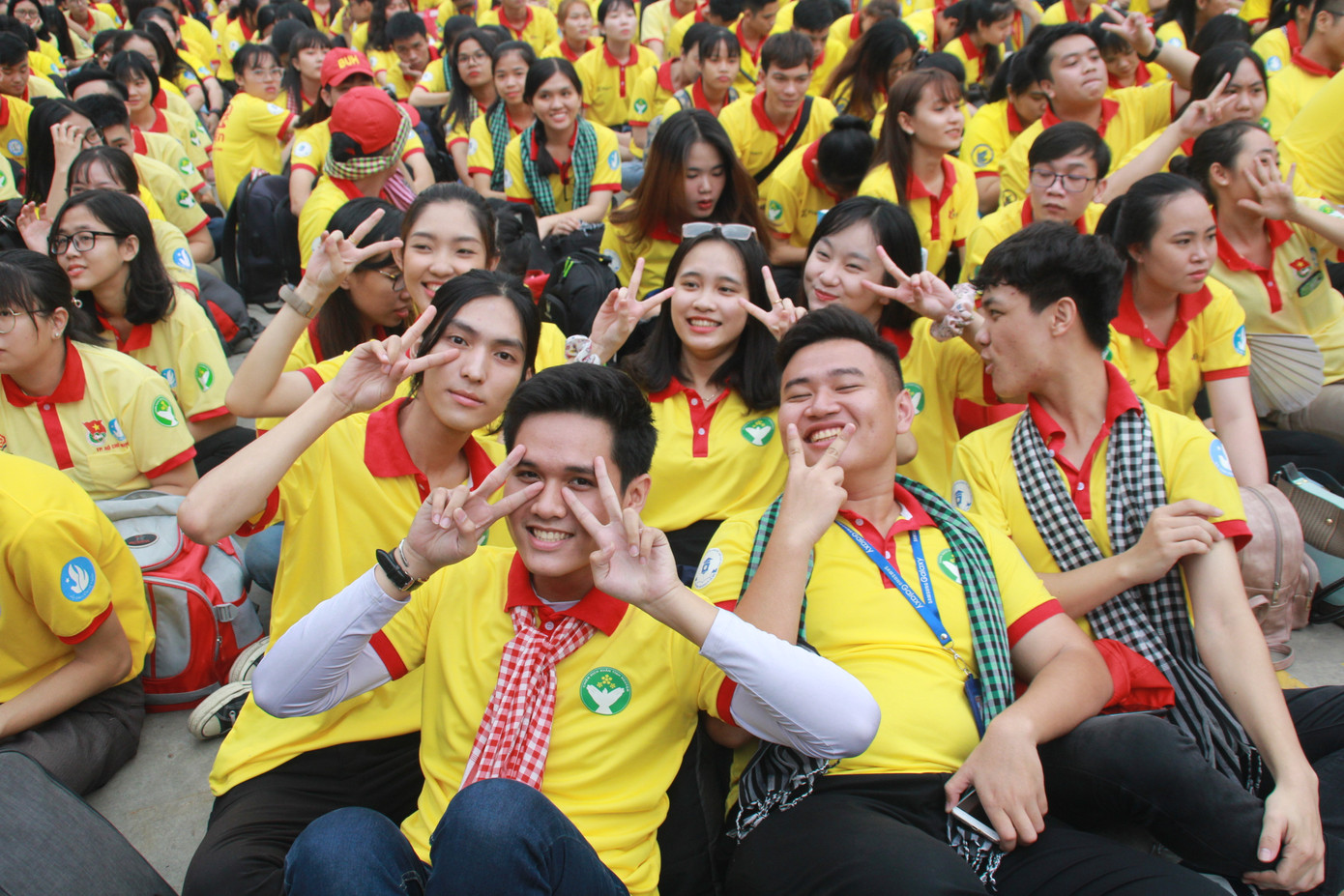 Nghìn bạn trẻ TPHCM hào hứng ra quân chiến dịch Xuân tình nguyện 2020 ảnh 1