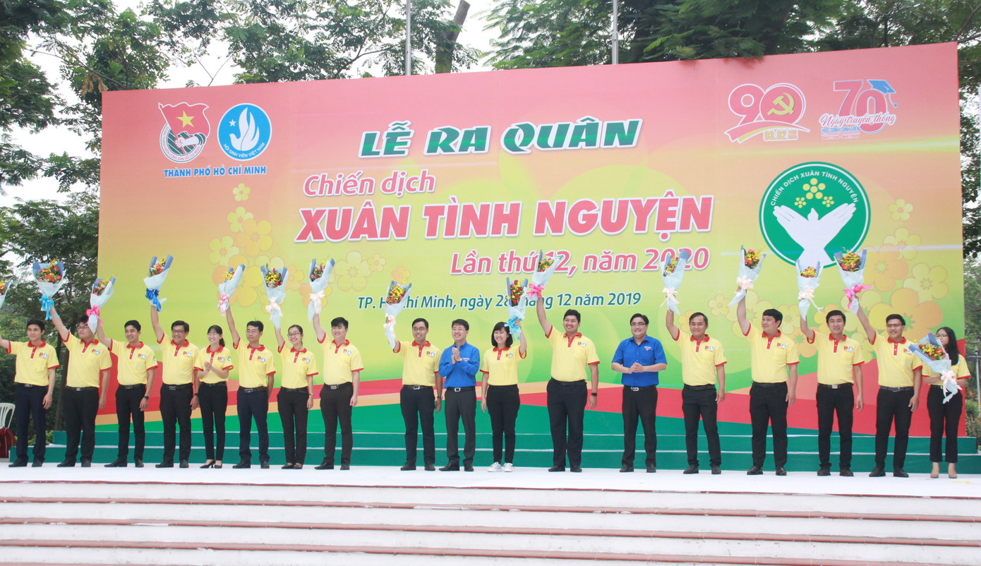 Nghìn bạn trẻ TPHCM hào hứng ra quân chiến dịch Xuân tình nguyện 2020 ảnh 4