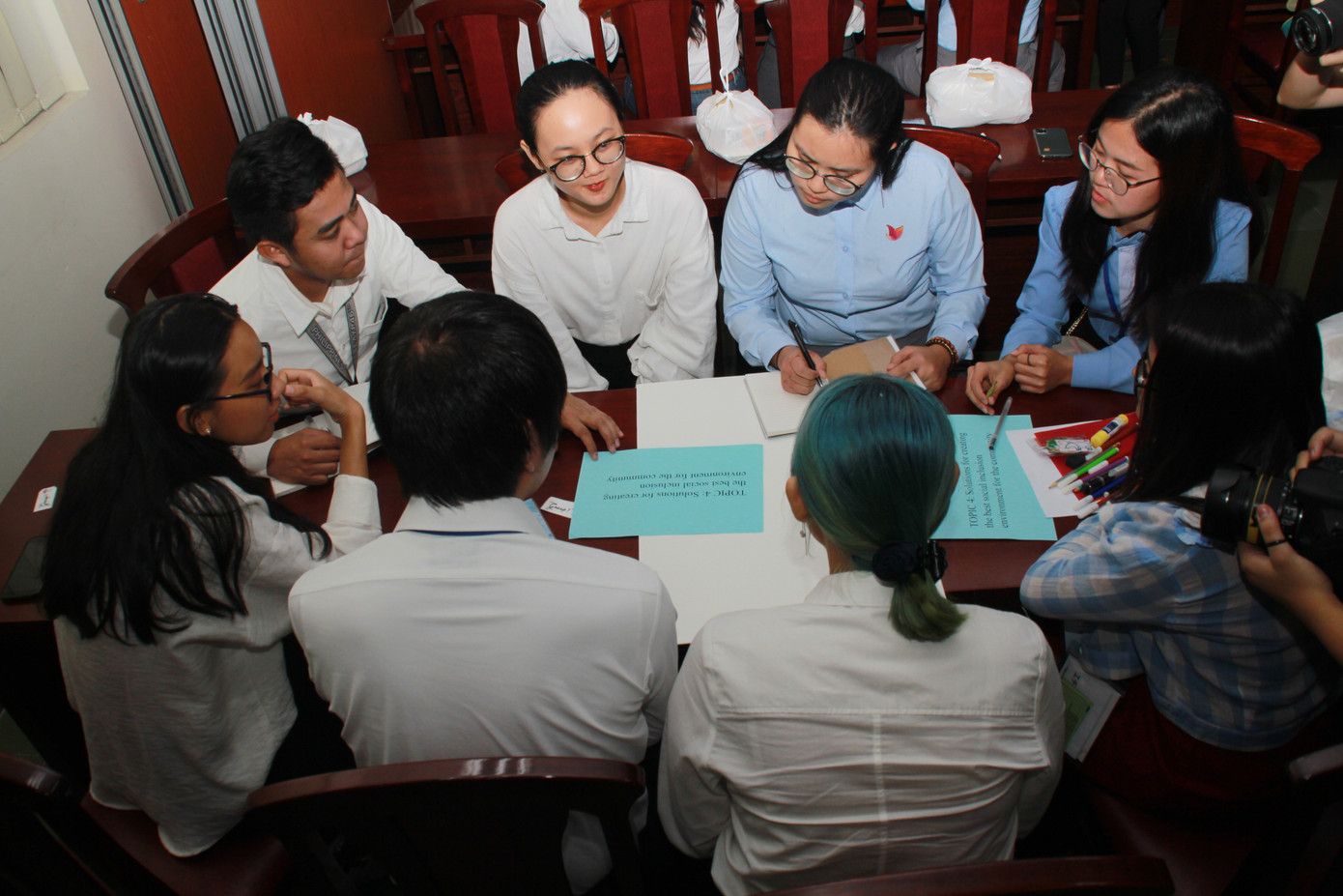 Đại biểu Tàu Thanh niên Đông Nam Á-Nhật Bản học kết lá dừa, tìm hiểu nón lá Việt ảnh 2