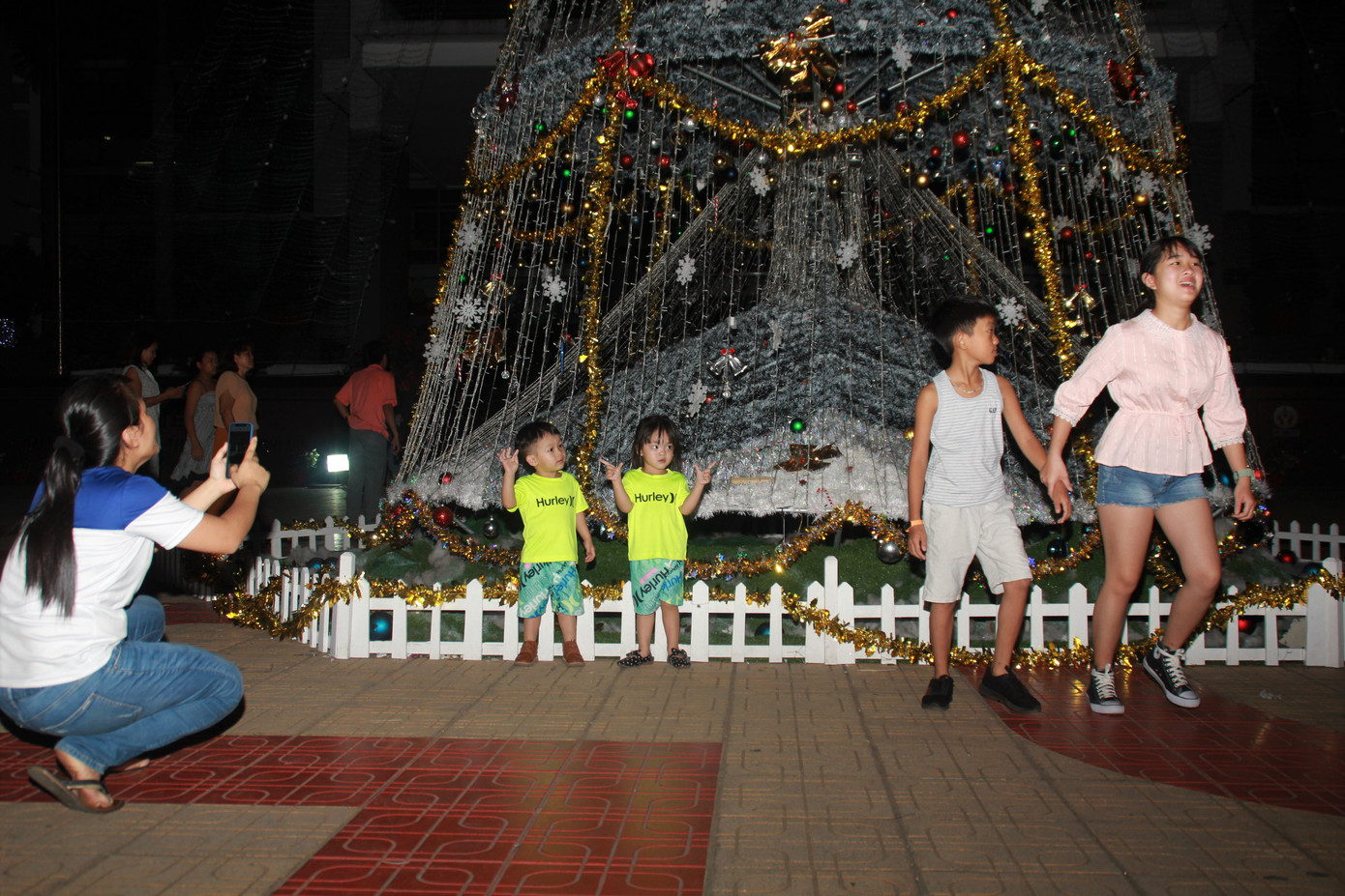Mê ly với không gian đón Giáng sinh “xịn sò” giữa trường đại học ảnh 20