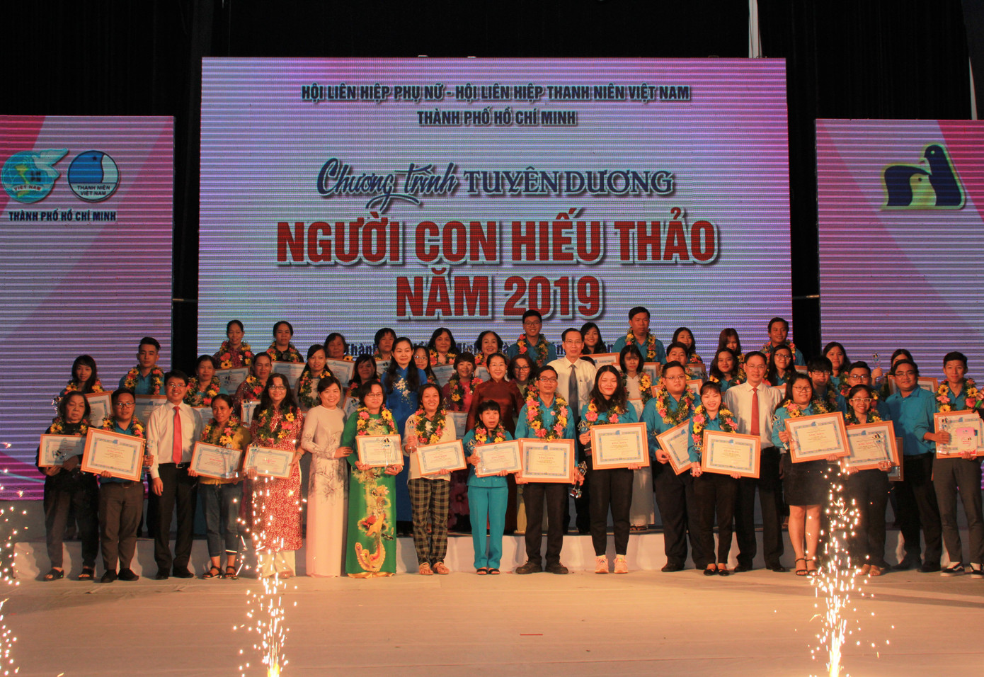 TPHCM tuyên dương 48 gương tiêu biểu về lòng hiếu thảo ảnh 2