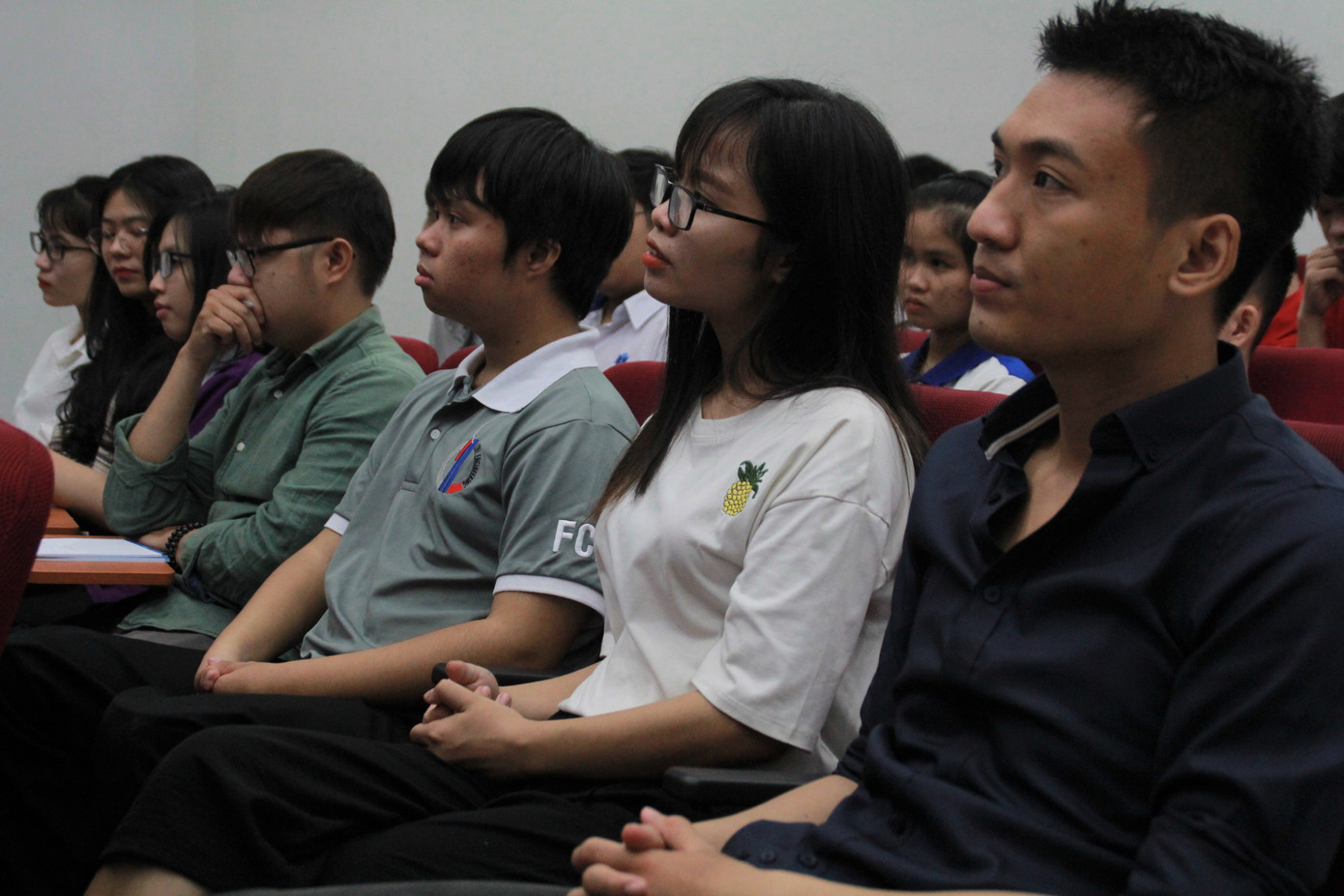 Thủ khoa sảng khoái trải nghiệm trước lúc nhận học bổng ảnh 7