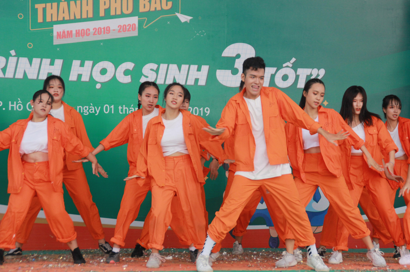 Xem hàng trăm học sinh Sài Gòn bùng nổ, trẻ trung trong các vũ điệu hiện đại ảnh 8