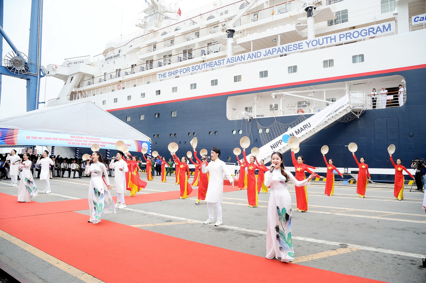 Đại biểu Tàu Thanh niên Đông Nam Á - Nhật Bản bắt đầu lưu giữ kỷ niệm tại TPHCM ảnh 1