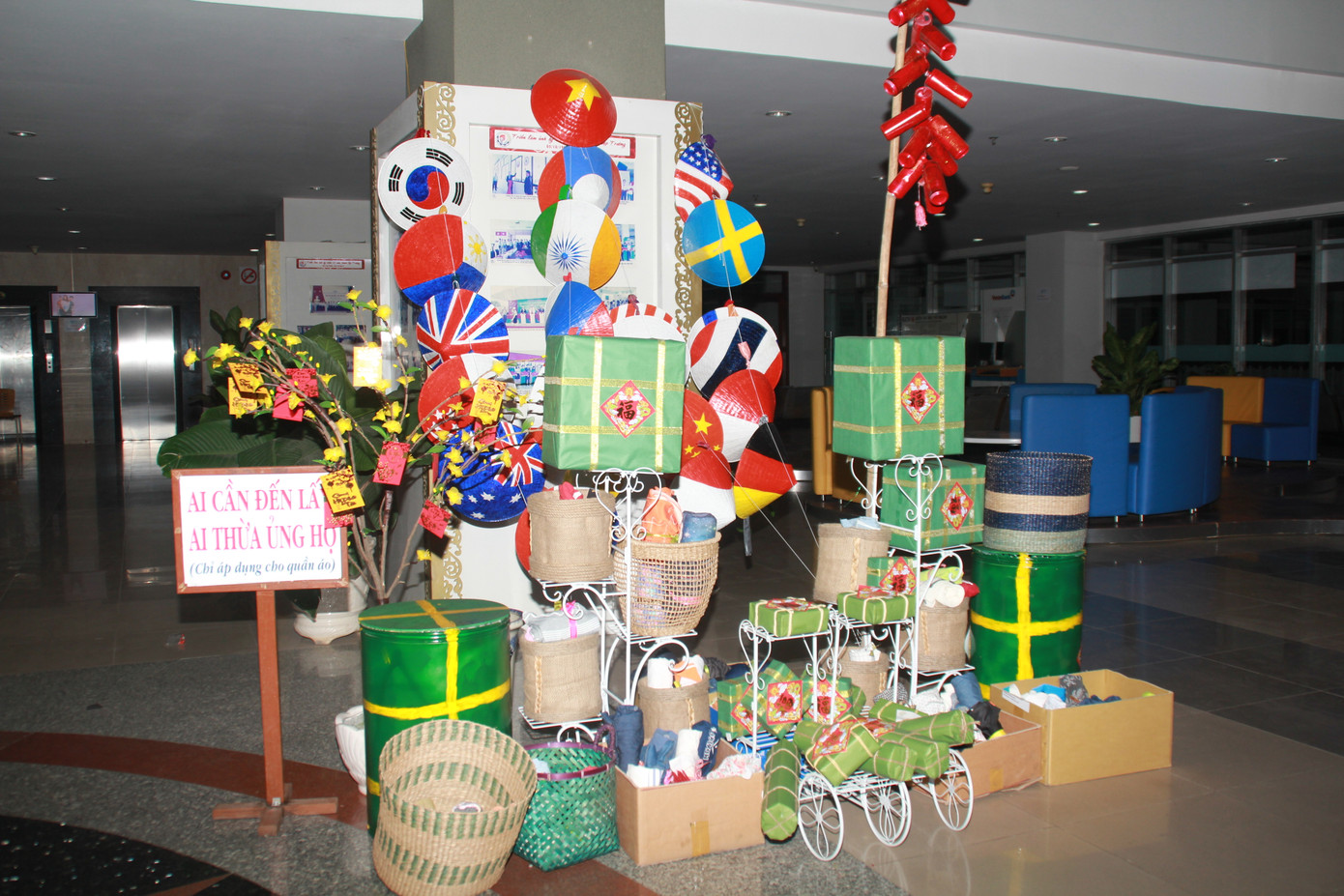 Mê ly với không gian đón Giáng sinh “xịn sò” giữa trường đại học ảnh 14