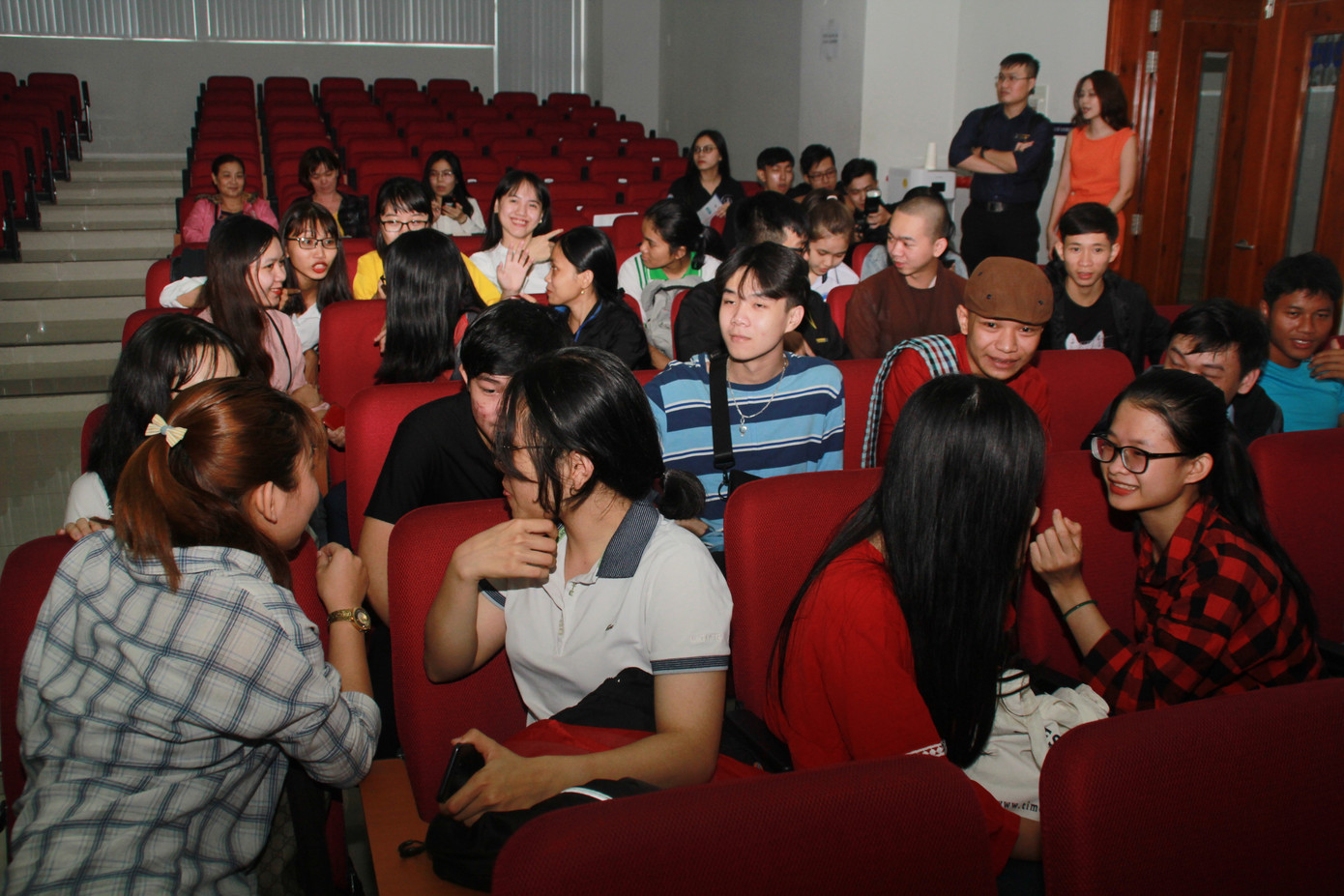 Thủ khoa sảng khoái trải nghiệm trước lúc nhận học bổng ảnh 4