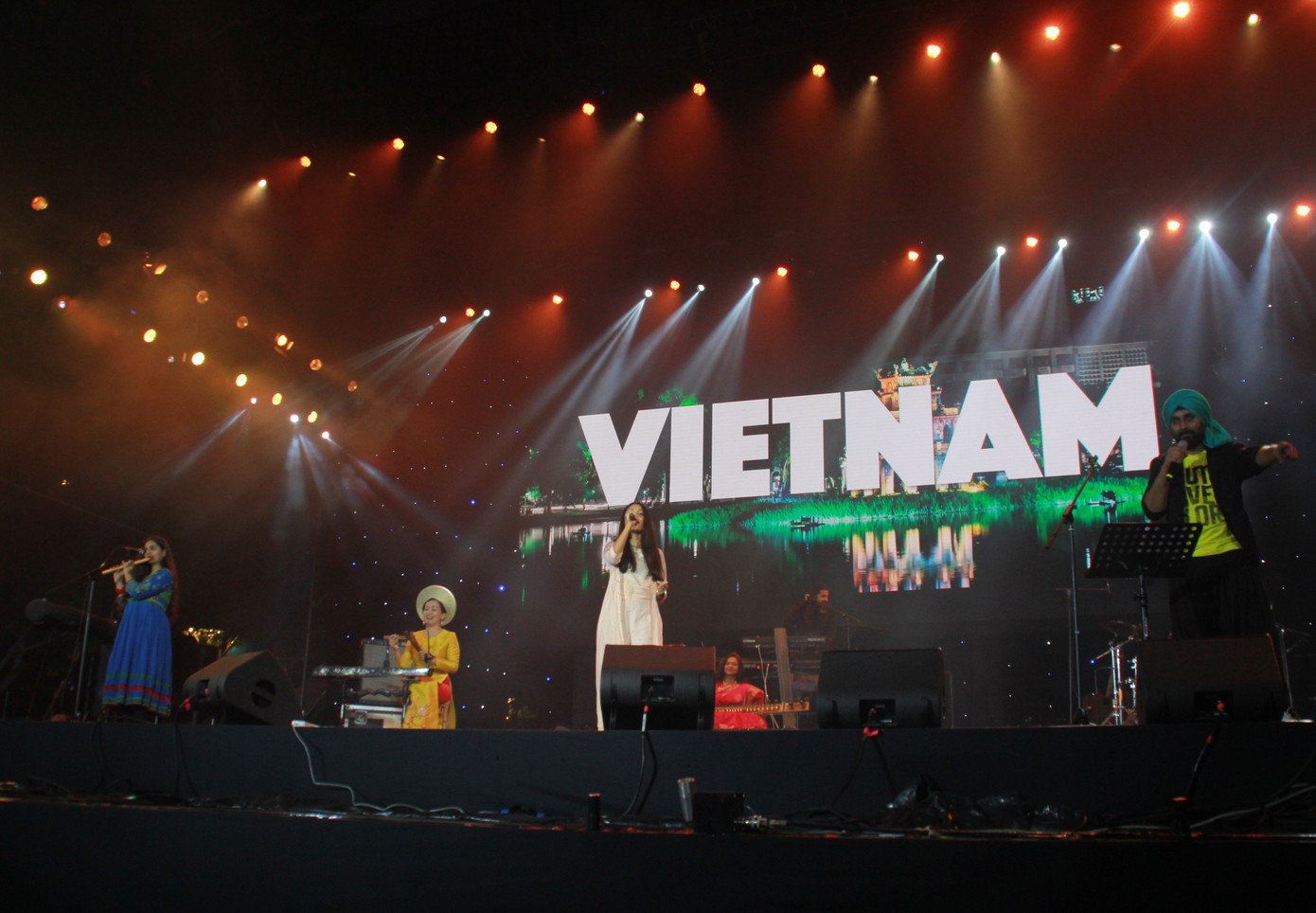 Ca sỹ đạt giải Grammy trình diễn ca khúc viết riêng cho 'Hò dô 2019' tại TP.HCM ảnh 15