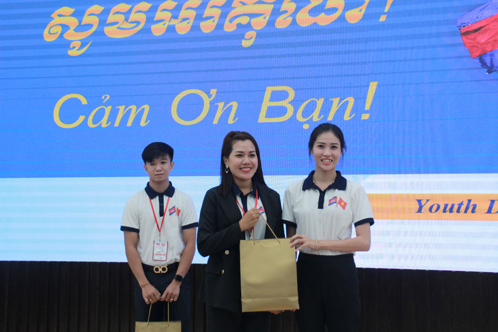 Giới trẻ Việt Nam - Campuchia có vai trò truyền nối mối quan hệ bền chặt ảnh 4