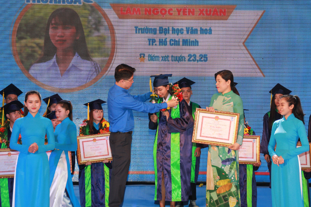 TPHCM vinh danh 66 tân sinh viên và tân cử nhân tiêu biểu ảnh 3