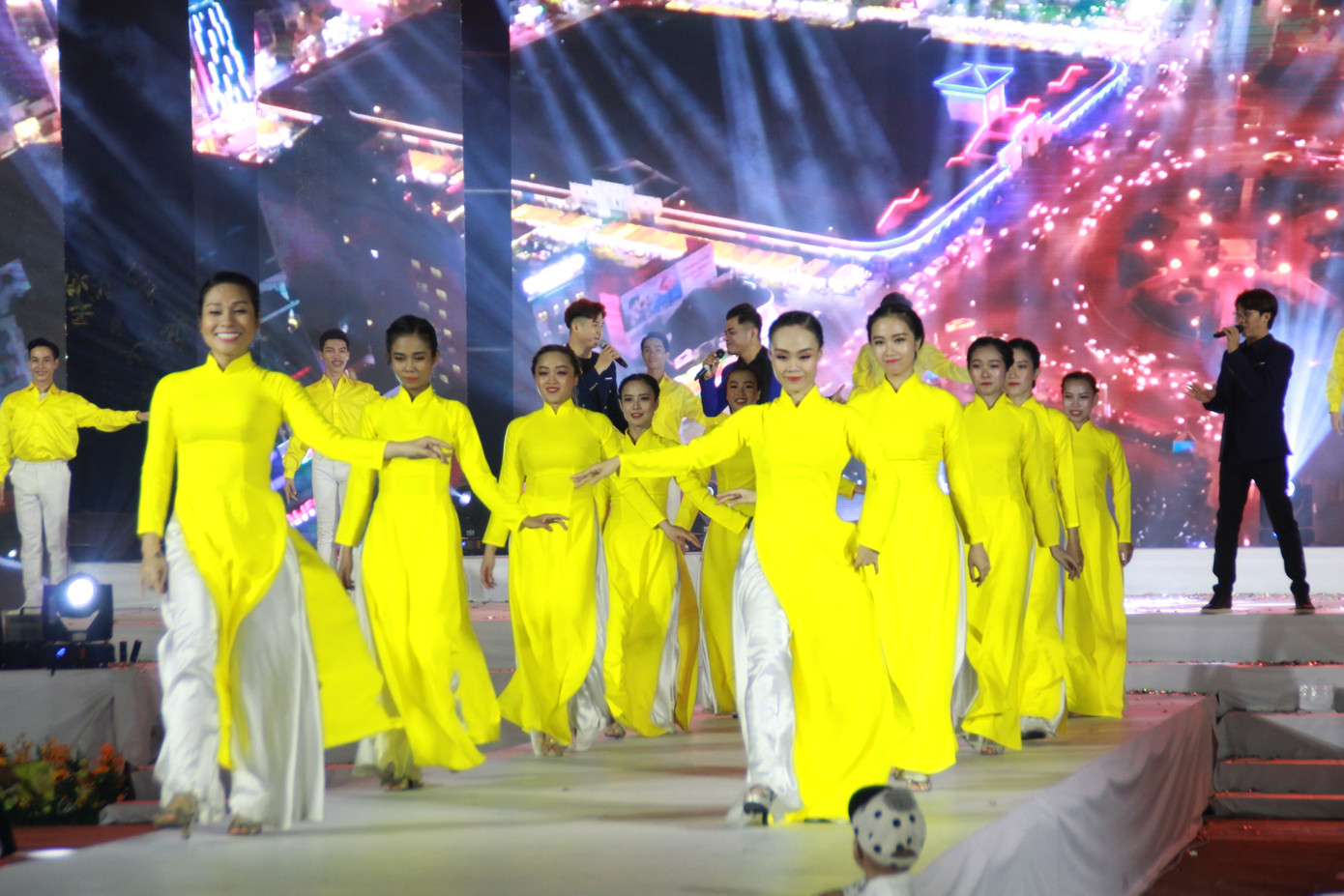 Hoa hậu Tiểu Vy, diễn viên Bình Minh dự Đại hội toàn quốc Hội LHTN Việt Nam ảnh 13